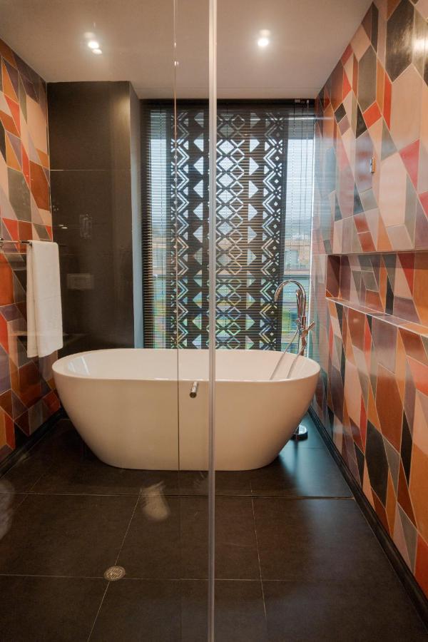Hotel V1501 帕斯托 外观 照片 A freestanding bathtub