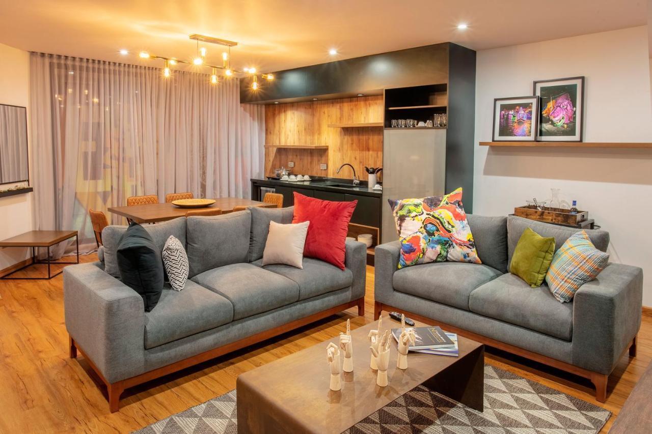 Hotel V1501 帕斯托 外观 照片 A living room with a sofa