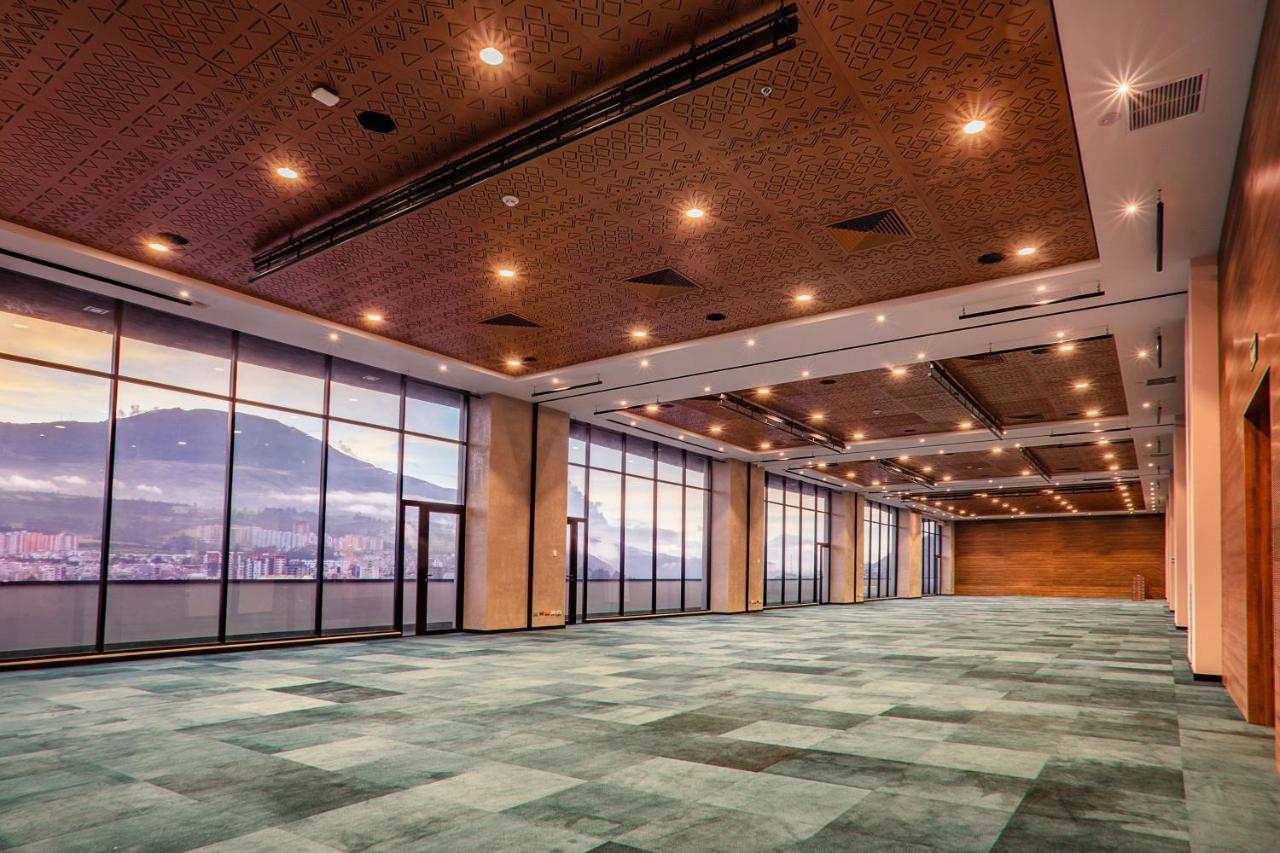 Hotel V1501 帕斯托 外观 照片 The interior of the convention centre