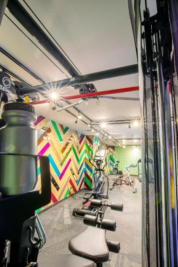 Hotel V1501 帕斯托 外观 照片 The interior of a Virgin Active gym