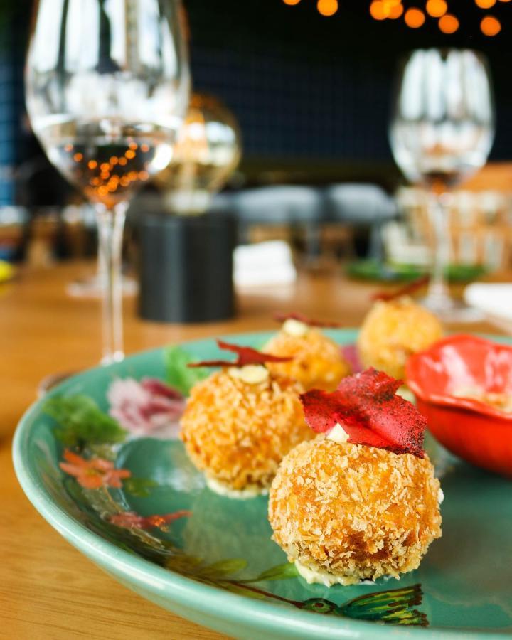 Hotel V1501 帕斯托 外观 照片 A plate of canapés